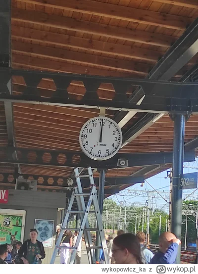 wykopowicz_ka - w Gdyni ogarnęli legendarny zegar... ( ͡° ͜ʖ ͡°)
#gdynia #peron #zega...