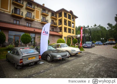 francuskie - Rozpoczał się zlot Citroen Oldtimer Club Polska. Wśród wielu pięknych au...