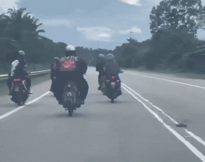 Drom - ! Najlepsze jest to, że chłop przeżył. Tłuszcz całe obrażenia zamortyzował i n...