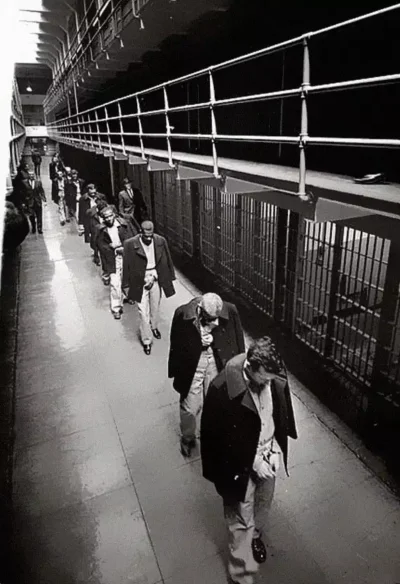 DzonySiara - Ostatni więźniowie opuszczający więzienie Alcatraz (1963)
po 29 latach f...