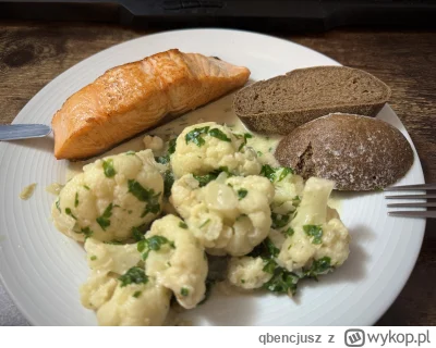 qbencjusz - Łosoś z morza atlantyckiego i kalafior w mleku po gotowaniu dorsza wczora...