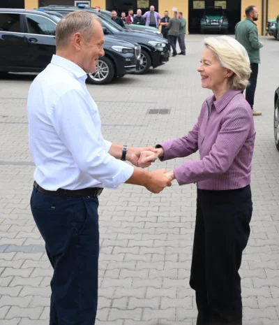 matthewonthego - Ciocia Ula i wujek Donald już na parkiecie! xD 

Daj ktoś jakieś lep...