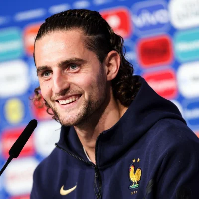 raul7788 - #plotkitransferowe #premierleague #united

Adrien Rabiot bliżej dołączenia...