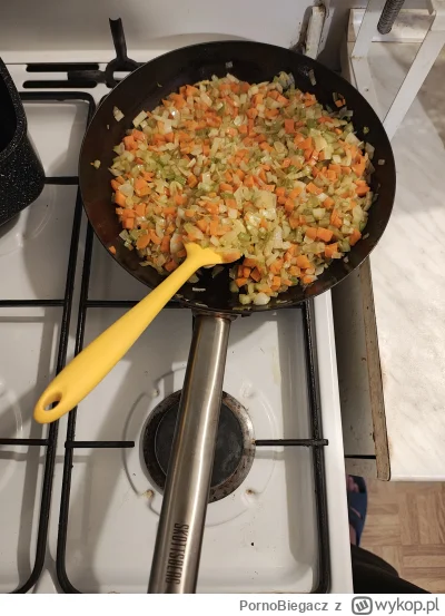 PornoBiegacz - #gotujzwykopem 
Chyba przesadziłem z ilością soffritto na sos do makar...