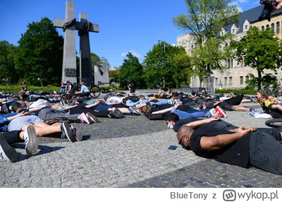 BlueTony - "Kilkaset osób zgromadziło się w centrum Poznania na marsz ku pamięci Anas...