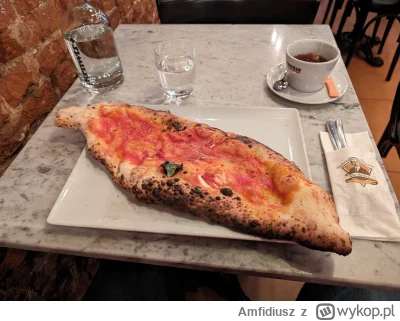 Amfidiusz - Talerz poległ, ale na stole się jeszcze zmieściła! 
#pizza
