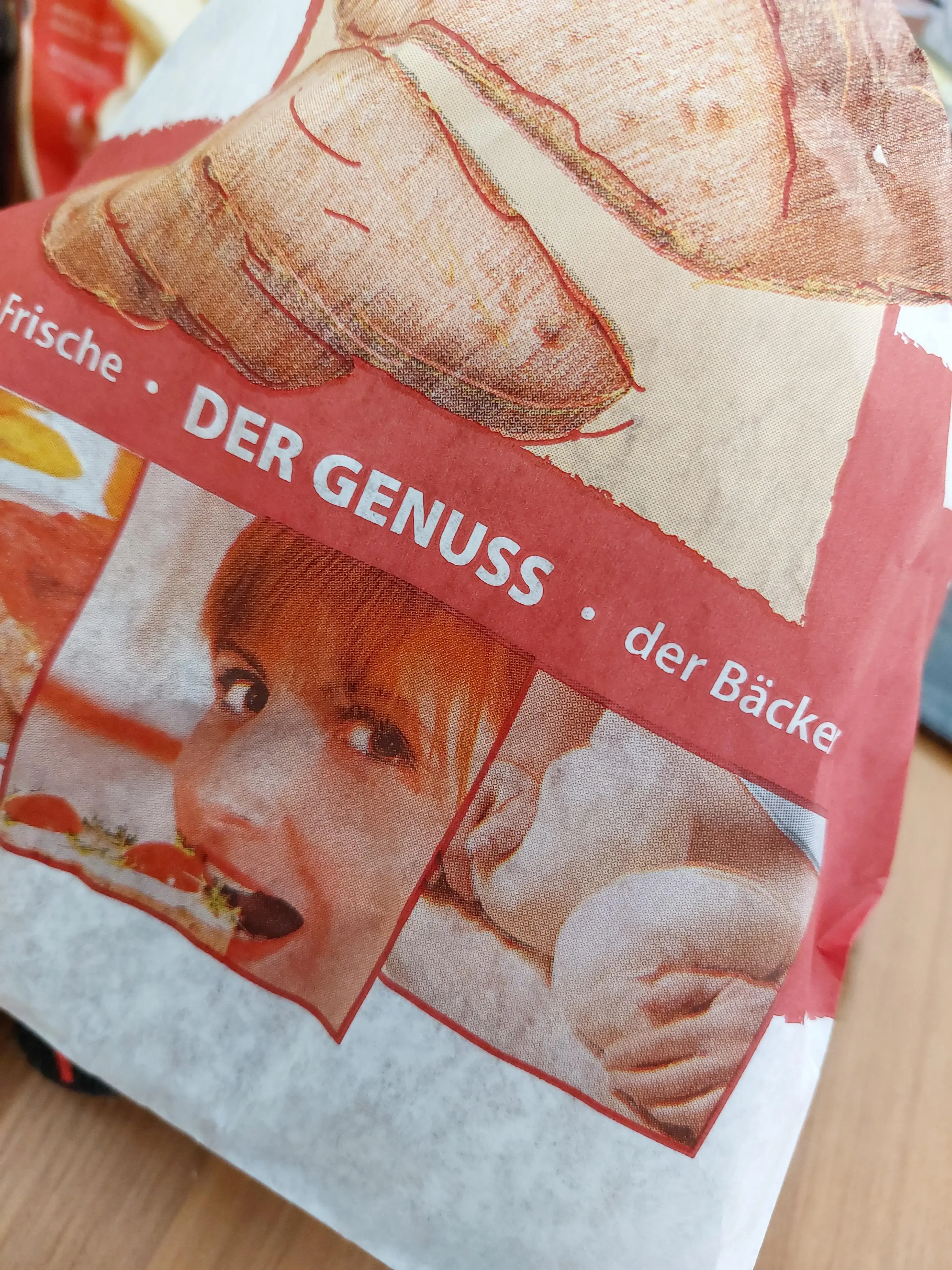 wfyokyga - Wiem co tam widziałeś, przy pierwszym spojrzeniu w dolnym prawym rogu eros...