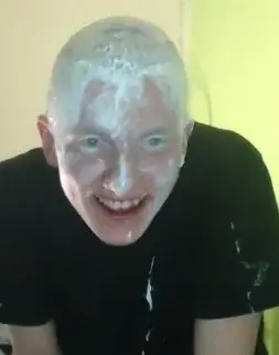 grajdowy - Kupił 4 rompery i paczkę fajek a gwizdnął kamerkę wartą 300 zł i głośniki....