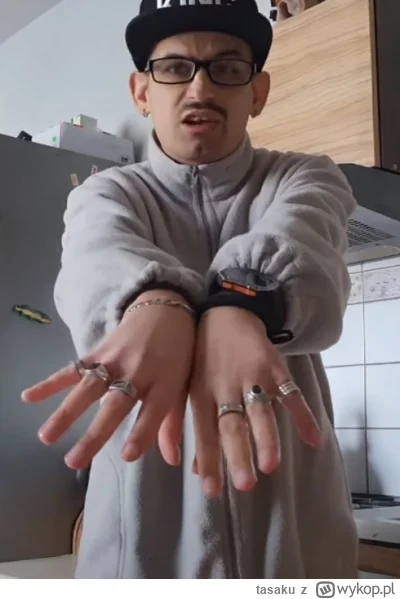 tasaku - no idź pobaw się z kuzynem, przecież nie jest taki denerwujący
kuzyn: 

#bon...