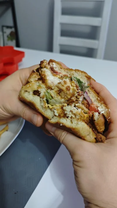 Krupier - @Szczuroskoczek_ 
 @Krupier: ale głupio zrobiony, powinien być szeroki a ni...