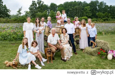nowyjesttu - Szwedzka rodzina królewska przy pałacu Solliden w południowej Szwecji.

...