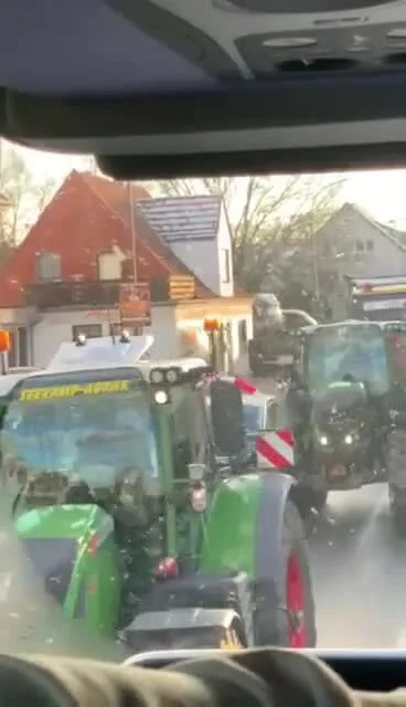 prawdziwek - #strajk #niemcy 
Darude - Sandstorm na klaksonie traktorowym