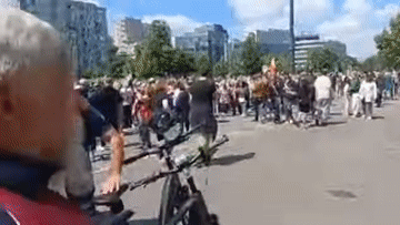 TeresaKorolInvestments - Zapach spoconych pach, fajek i wódki unosi się tam do dziś. ...