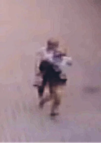 ropalecipofirance - @ksanthippe:  a tu chyba twój ojciec za nią czy się mylę ?