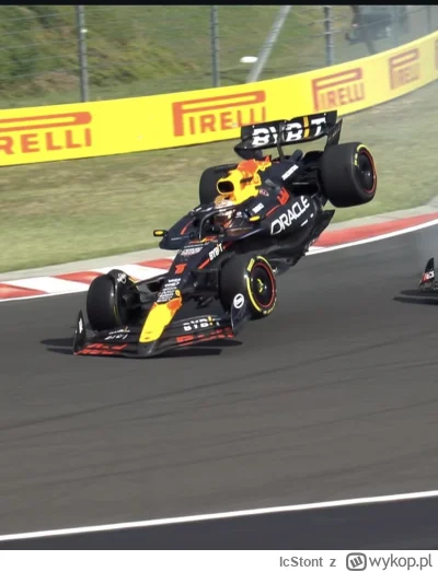 IcStont - #f1 
„Nurkuje!! I jest Lewisem Hamiltonem!! Max Verstappen jedzie po” 5 mie...