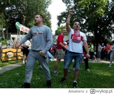 Amatorro - Czy mózg tej stadionowej troglodycji jest w stanie pomieścić więcej niż dw...