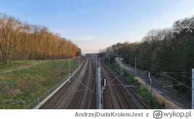 AndrzejDudaKrolemJest - 116 165 + 57 = 116 222

Korzystając z ładnej pogody, postanow...