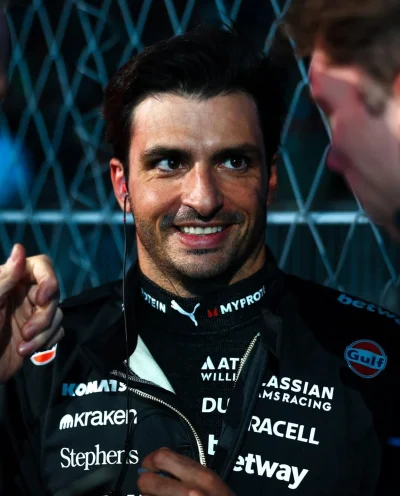 UsmiechnietyAnon - #f1 Taki uśmieszek dla Was na początek tygodnia. Ten Pan w taczce ...