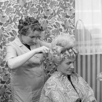 S.....a - Tak widzę tych wszystkich chłopaczków z loczkami. Używają lokówek mamy, rob...