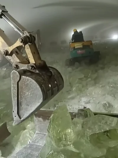 DziecizChoroszczy - #dobranoc 
Zawsze jak idę spać to chowam psa pod kołdrę żeby nikt...