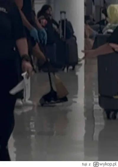 fuji - @Elec Minęła godzina, przyszło jakieś konsorcjum trzech babeczek debatować i p...