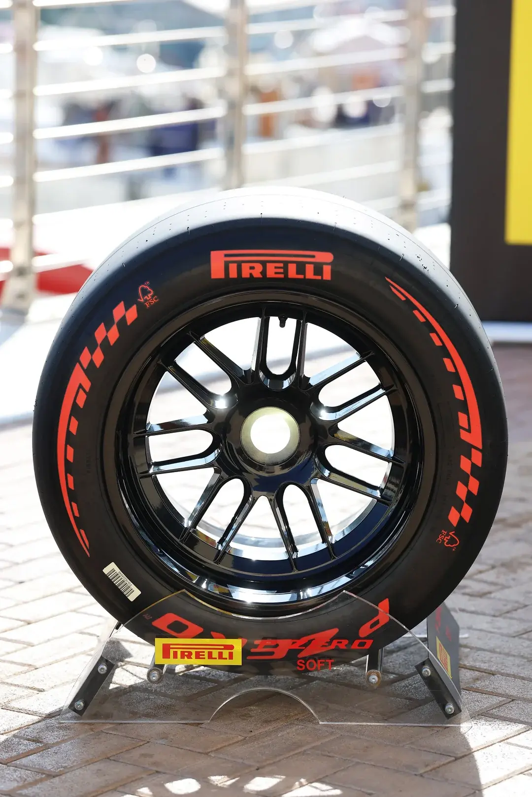 UsmiechnietyAnon - #f1 
TAK BĘDĄ WYGLĄDAŁY GUMY W 2026 ( ͡° ͜ʖ ͡°)
Ciekawostka równie...