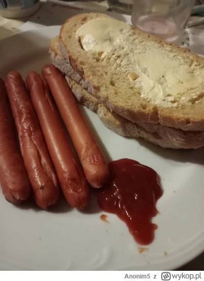 Anonim5 - #przegryw kolacja chuopska (wiem że się parówki przyjarały w mikrofali) #je...