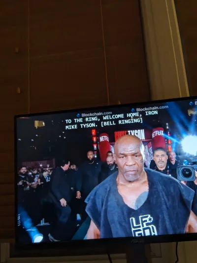 Runaway28 - #przegryw mam nadzieję że czarny bull Mike wygra i przegoni tego oskarka ...