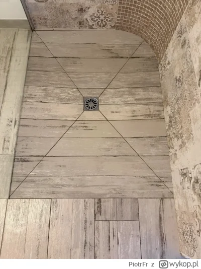 PiotrFr - Skończyłem prysznic. Narobiłem się ale efekt jest tego wart.
Uprzedzając, n...