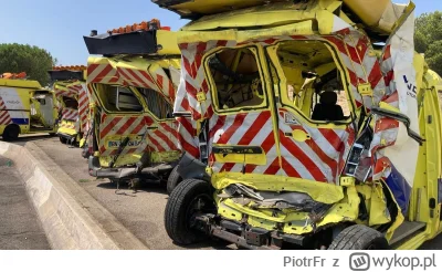 PiotrFr - @PiotrFr: stoją na parkingach np z napisem "kiedy ty w niego wjedziesz?"