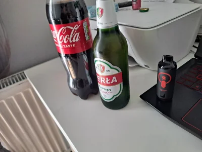 Felixu - #przegryw #niebieskiepaski #rozowepaski Spożywam  sam teraz alkohol w pokoju...