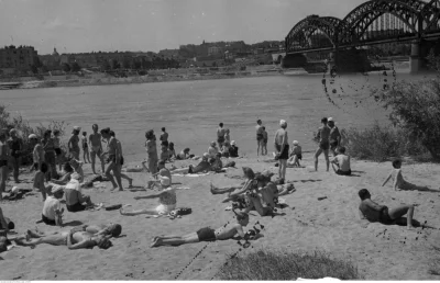 siepan - >wnioski zostawiam tobie

@spidero: Warszawa, plaża nad Wisłą, lipiec 1941. ...