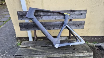 4x80 - Dołożyłem karbonu na całą dolną rurę potrzebnie czy nie ale lepiej się będzie ...