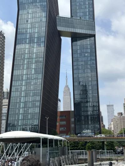 R2D2zSosnowca - @R2D2zSosnowca architekci tu do bani. Krzywe wszytkie te budynki, dzi...