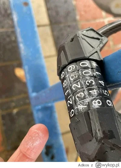 Adkos - (╭☞σ ͜ʖσ)╭☞
 Jakiś cymbał mi zakleił kłódkę od rowera pod biedronką i teraz n...