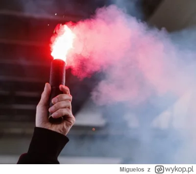 Miguelos - Zastanawiacie się jak kibice wnoszą race na stadion. Otóż już wam mówię. J...