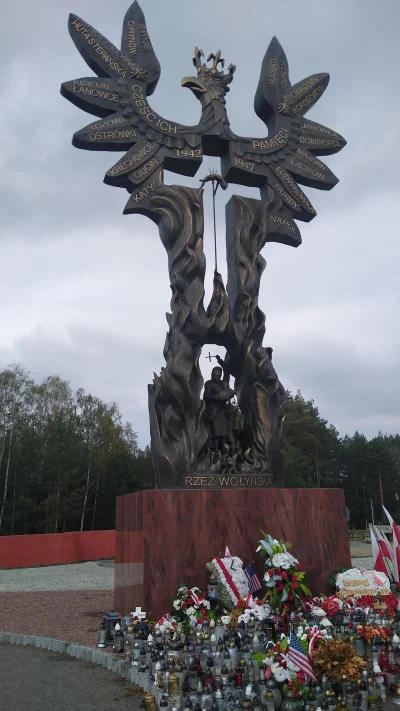 dzyndzla - Pomnik robi wrażenie na żywo, jest duuuży; na szczęście już bez banderowsk...