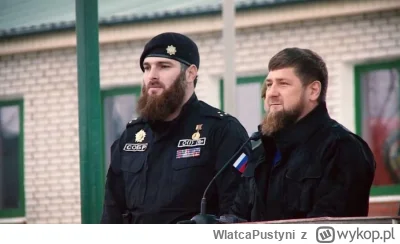 WlatcaPustyni - Magomed Tuszajew (z lewej), jeden z dowódców przywódcy Czeczenów i bl...