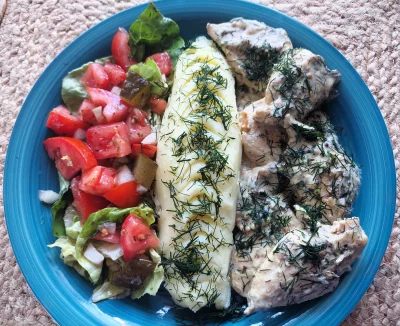 arinkao - Kurczak w sosie chrzanowo-koperkowym z gorczycą, wał z ziemniaków i sałatka...