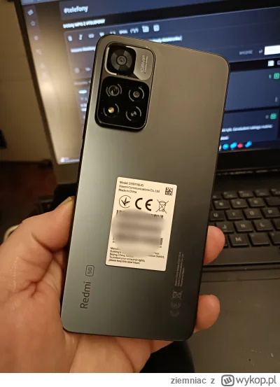 ziemniac - Szukam pomocy. W telefonie stłukł mi się ekran. Jest czarny. Reszta działa...