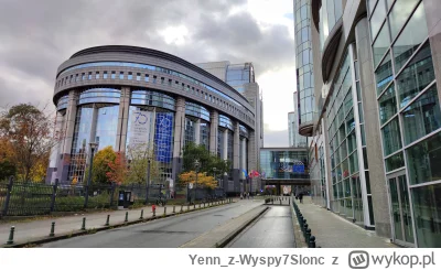 Yenn_z-Wyspy7Slonc - Parlament robi wrażenie i polski akcent na budynku (⌐ ͡■ ͜ʖ ͡■)