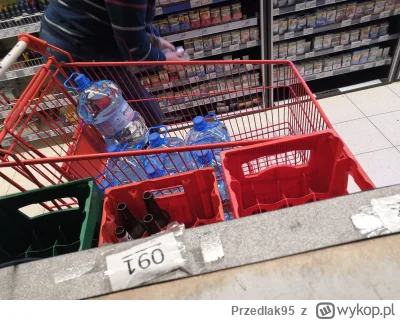 Przedlak95 - @fffffffff zdjęcie ze wczoraj było 9 baniakow wody normalnie to podzieli...