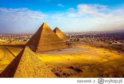 nairamk - @autotldr: To mnie zawsze bawi jak robią zdjęcia piramid i większości się w...