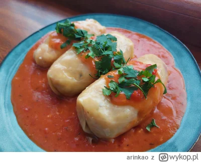 arinkao - Gołąbki z sosem pomidorowym. 
Żeby smak farszu nie był taki mdły dodałam do...