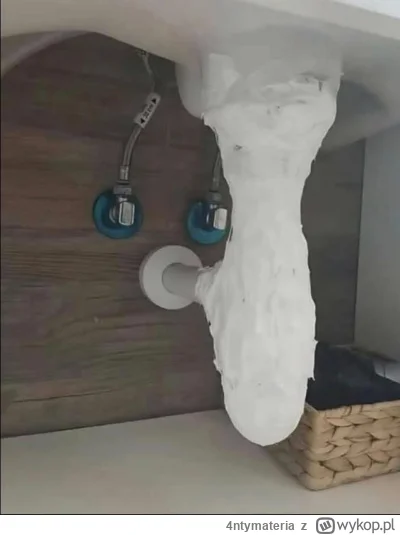 4ntymateria - Trochę sylikonu i już nic nie kapie!

#budownictwo #budowadomu #majster...