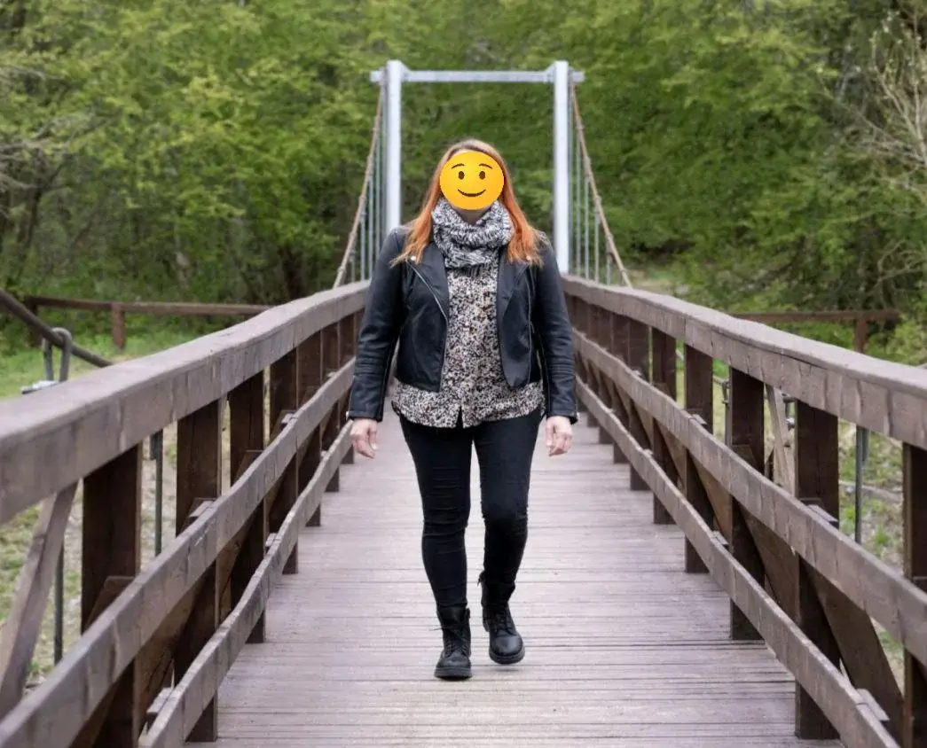 wfyokyga - Baba idzie po schodach czy jest na moście?