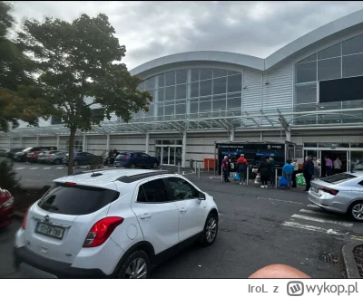 IroL - @LukaszTV sprzedają tysiące butelek dziennie a dwie dziury. Zobaczycie kolejki...