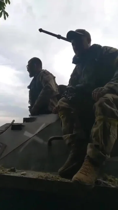 raul7788 - #ukraina #rosja #rajdnamoskwe

Dalej się bawią tym pożyczonym od FSB BTR-8...
