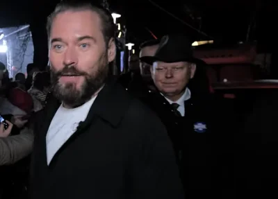 grand_khavatari - #polityka #debata 
służby wysłały smutnego pana za Stanowskim xd