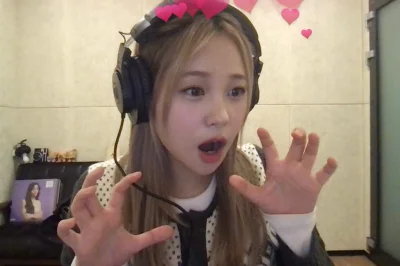 XKHYCCB2dX - #koreanka #jihan #weeekly